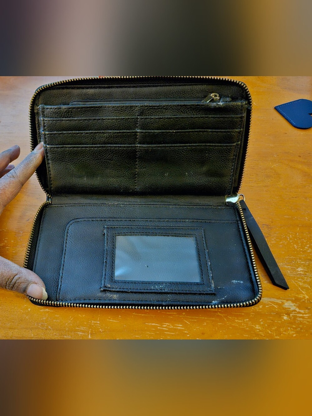 Betsey Johnson Black Patent Zip-Around Wallet - Picture 3 of 7